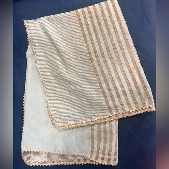 Cotton frock comes with dupatta - Picture 2 of 3